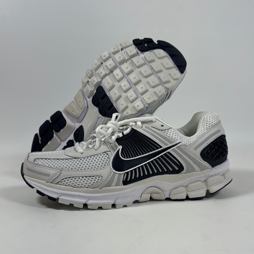 Men’s Nike Air Zoom Vomero 5 White/Black FB9149-101 - Picture 1 of 4